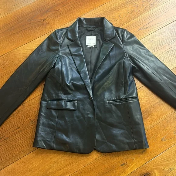 Blazer - Picture 3 of 3